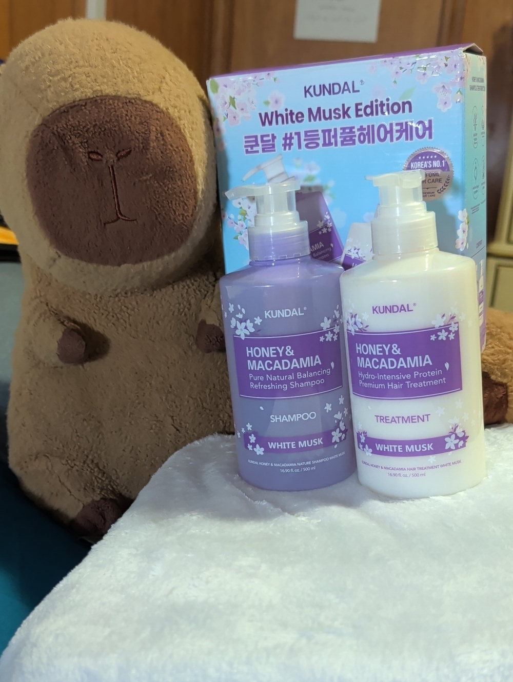 KUNDAL Honey & Macadamia White Musk Edition Shampoo and Treatment Set